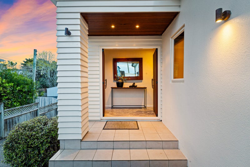 112 Mellons Bay Road, Mellons Bay, Auckland - Carousel 1