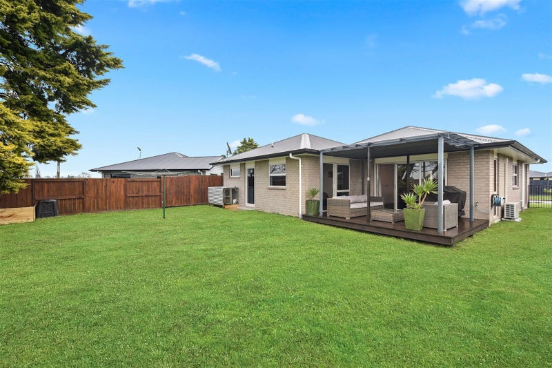5/11 Errol Close, Burbush - Carousel 2