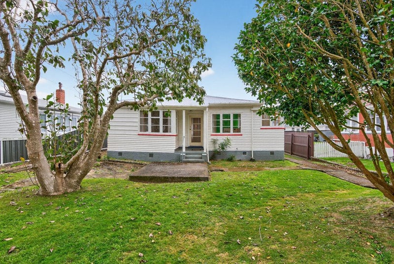 10 Godley Street, Waterloo, Lower Hutt - Carousel 1
