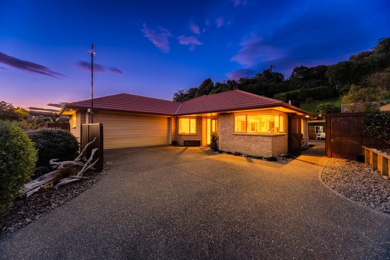 8 Leanne Way, Waikanae Beach, Waikanae - Carousel 1