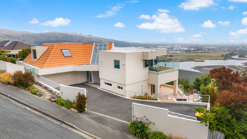 126 Cannon Hill Crescent, Mount Pleasant, Christchurch - Carousel 1