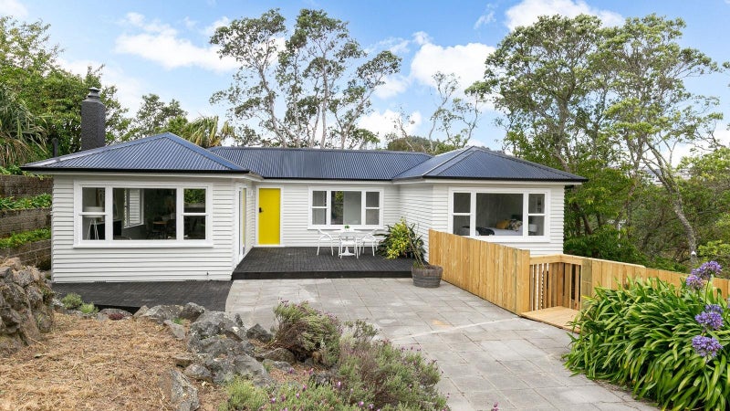 3 Dominion Park Street, Johnsonville, Wellington - Carousel 1