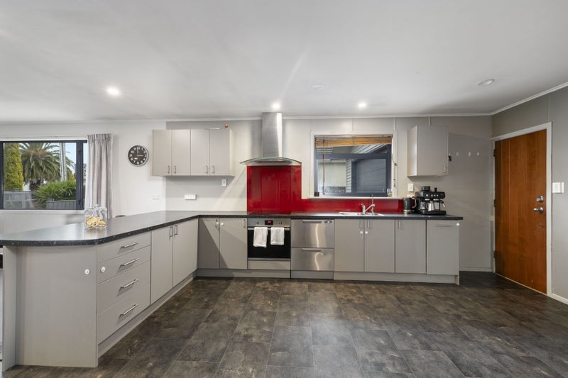 2 Vivian Street, Solway, Masterton - Carousel 2