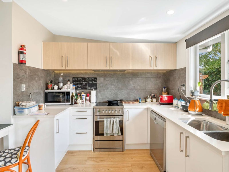 11 Carow Street, Palmerston North, Palmerston North - Carousel 2