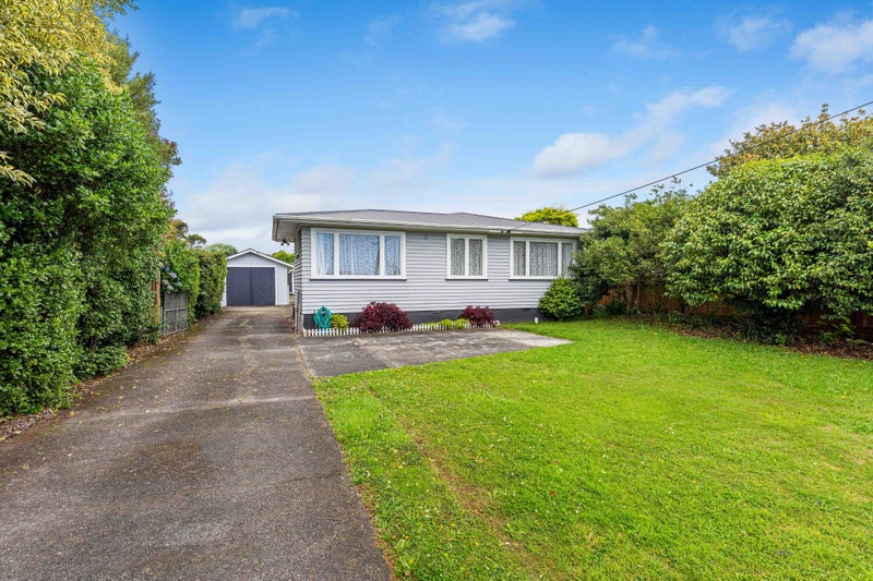 296 Main Highway, Otaki - Carousel 17