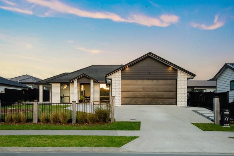 19 Mcindoe Road, Kumeu - Carousel 1