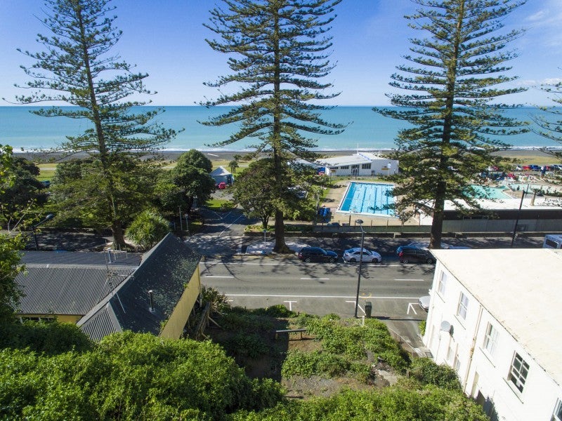 25 Marine Parade, Bluff Hill, Napier - Carousel 1