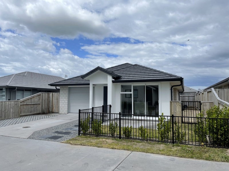 5 Lion Place, Papamoa - Carousel 1