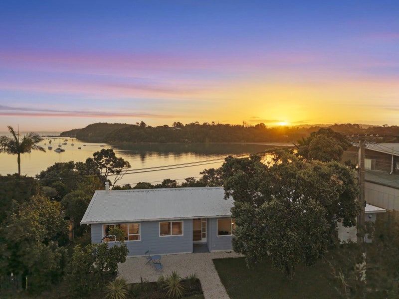40 Shelly Beach Road, Surfdale, Waiheke Island - Carousel 1