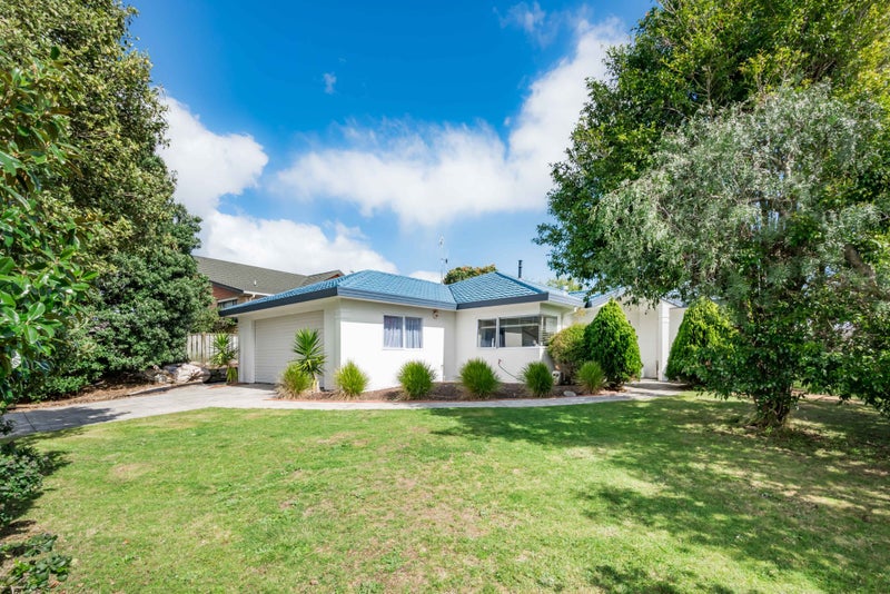 32 Guildford Drive, Paraparaumu - Carousel 1