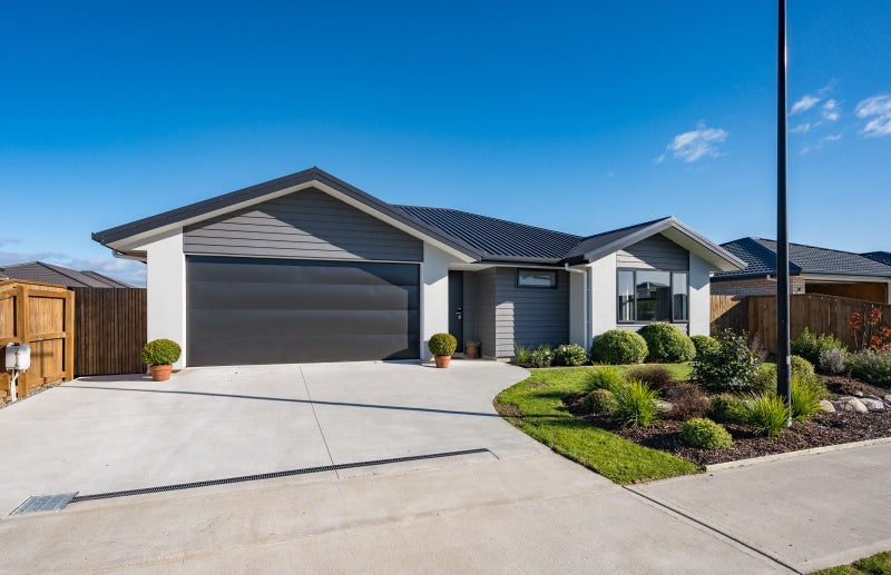 5 Esher Lane, Richmond, Richmond - Carousel 1