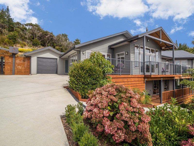 39 Sylvan Way, Silverstream, Upper Hutt - Carousel 2
