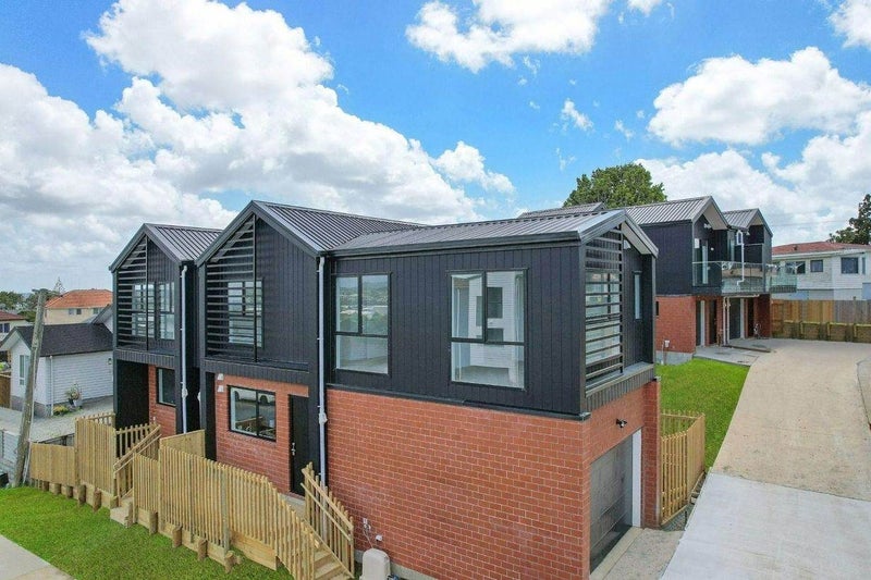 6/233 Great North Road, Henderson, Auckland - Carousel 1