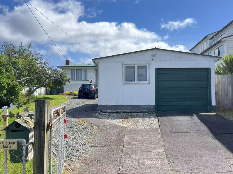 14 Adriatic Avenue, Henderson, Auckland - Carousel 1