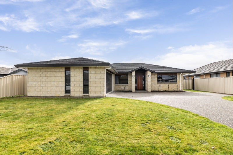 5 Lardon Place, Frimley, Hastings - Carousel 1