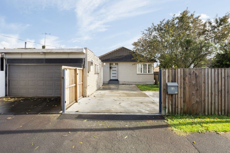 44 Rimu Street, Maeroa, Hamilton - Carousel 1