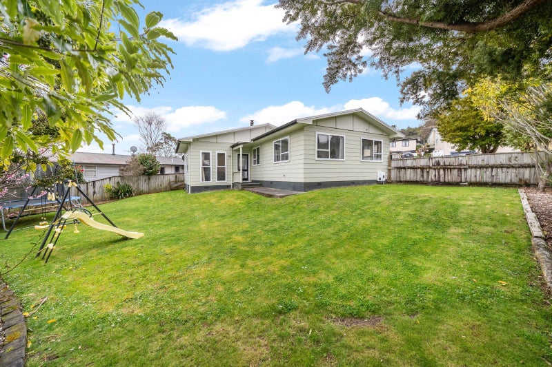 5 Edelweiss Grove, Timberlea, Upper Hutt - Carousel 1