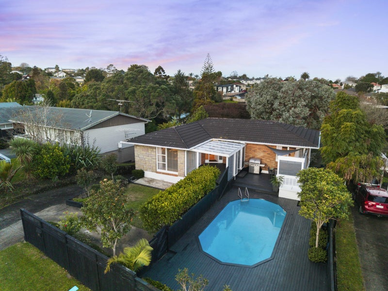 16 Finnerty Avenue, Howick, Auckland - Carousel 1