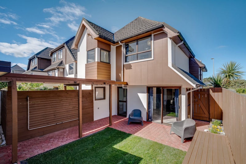 11 Tamahine Street, Maupuia, Wellington - Carousel 1