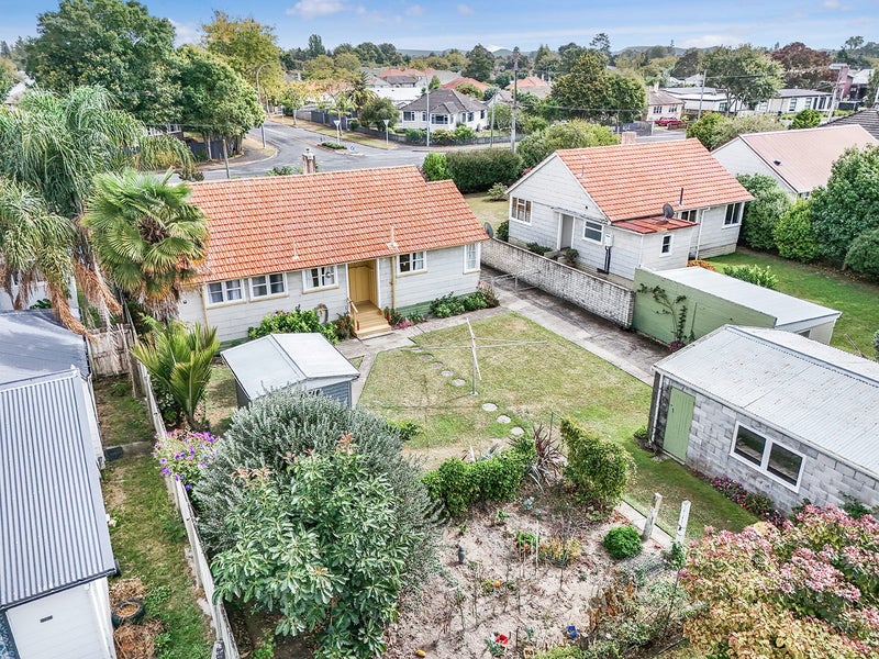 1070 Heaphy Terrace, Fairfield, Hamilton - Carousel 1