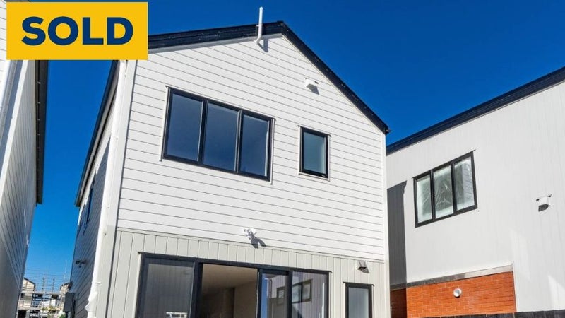 14 Toetoe Street, Westgate, Auckland - Carousel 1