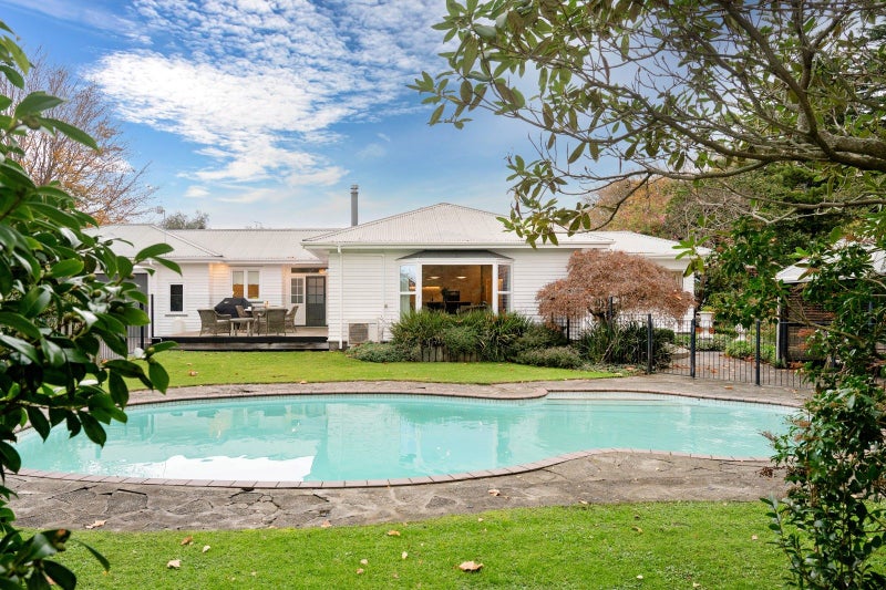 80 Ormond Road, Twyford, Hastings - Carousel 1