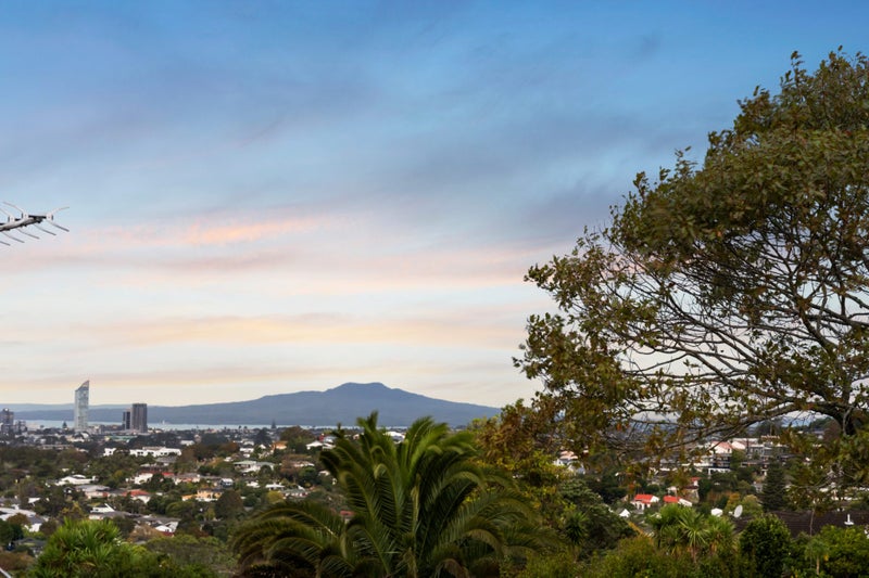 4 McDowell Crescent, Hillcrest, Auckland - Carousel 2