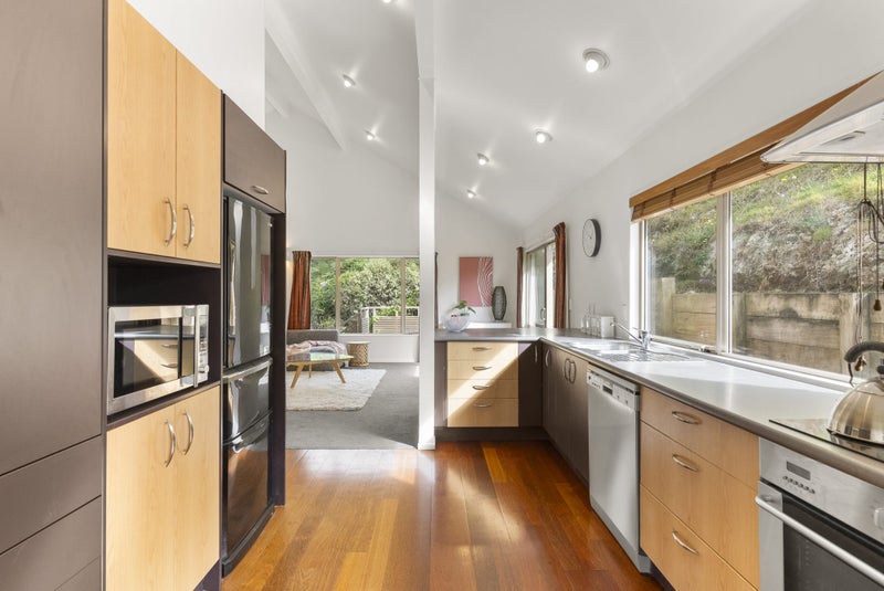 20 Kimberley Way, Khandallah, Wellington - Carousel 1