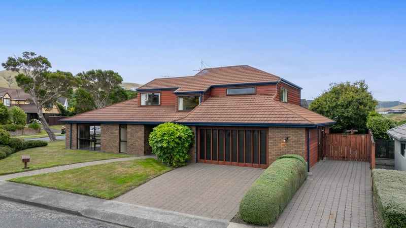 34 Burbank Crescent, Churton Park, Wellington - Carousel 1