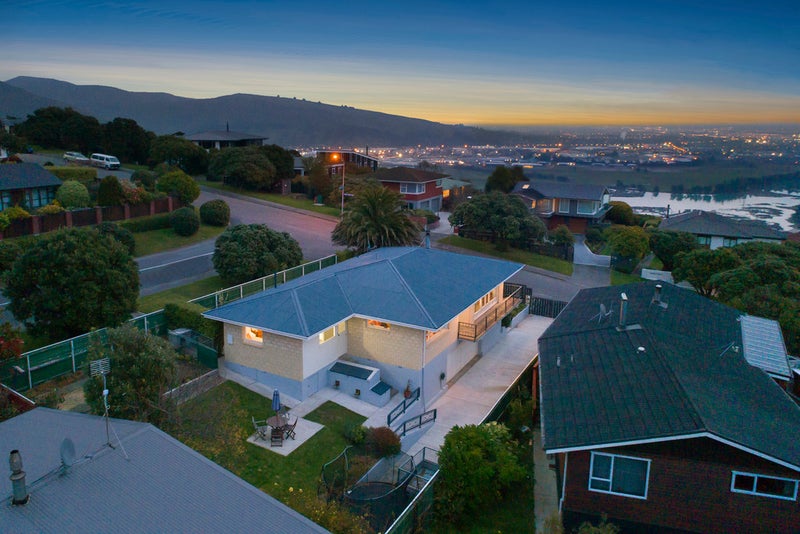 260 Cannon Hill Crescent, Mount Pleasant, Christchurch - Carousel 1