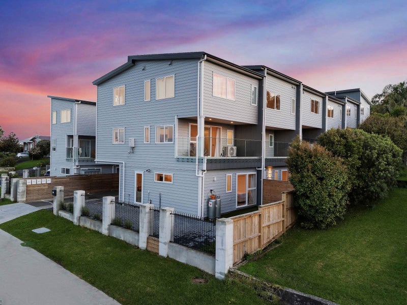 7D Liston Street, Northcote, Auckland - Carousel 1
