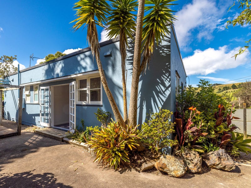 10 Te Makiri Road, Onetangi, Waiheke Island - Carousel 1