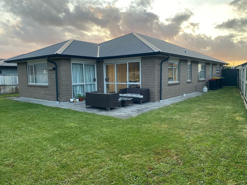41 Kahuparere Crescent, Pyes Pa, Tauranga - Carousel 2