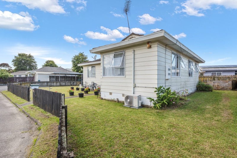 1/16 Trimdon Street, Randwick Park, Auckland - Carousel 1