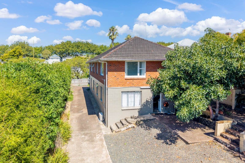1/43 Sackville Street, Grey Lynn, Auckland - Carousel 1