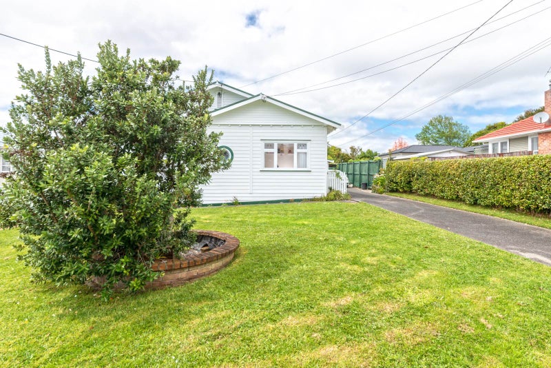 Property Valuation for 33 Koromiko Street, New Lynn, Auckland Trade