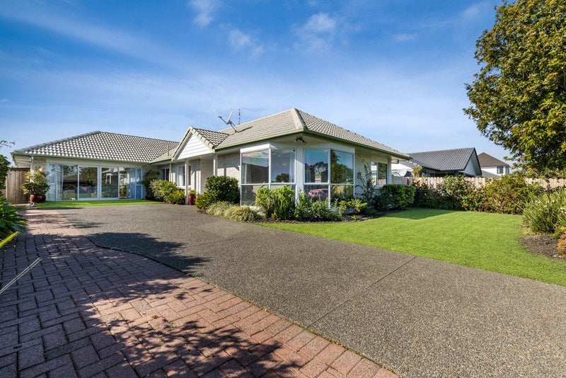 61 Frank Nobilo Drive, Golflands, Auckland - Carousel 1