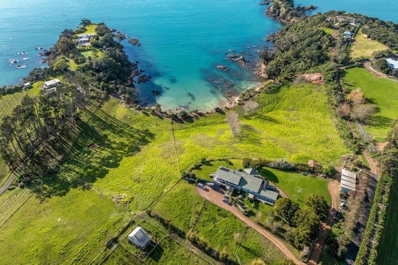 54 Korora Road, Oneroa, Waiheke Island - Carousel 1