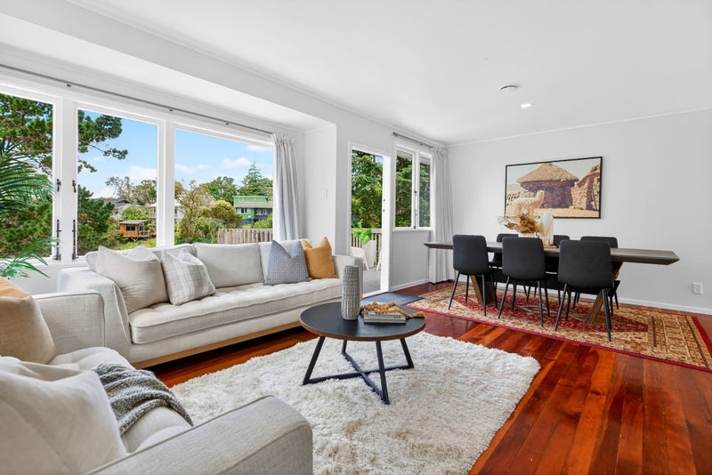 17 Lysander Crescent, Beach Haven, Auckland - Carousel 2