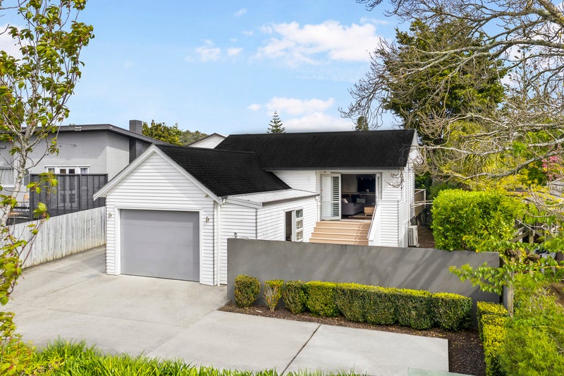 89 Beach Haven Road, Beach Haven, Auckland - Carousel 1