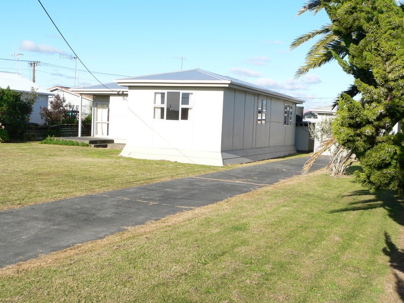 10 Linklater Avenue, Foxton Beach, Foxton - Carousel 2