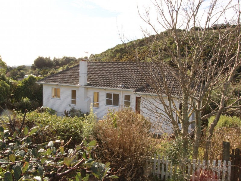 7 Raroa Terrace, Tawa, Wellington - Carousel 2