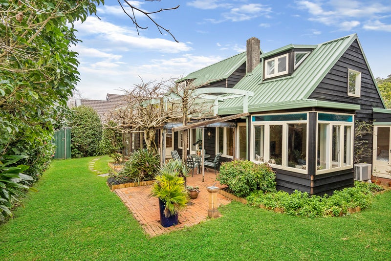 8 Rostrevor Avenue, Epsom, Auckland - Carousel 1