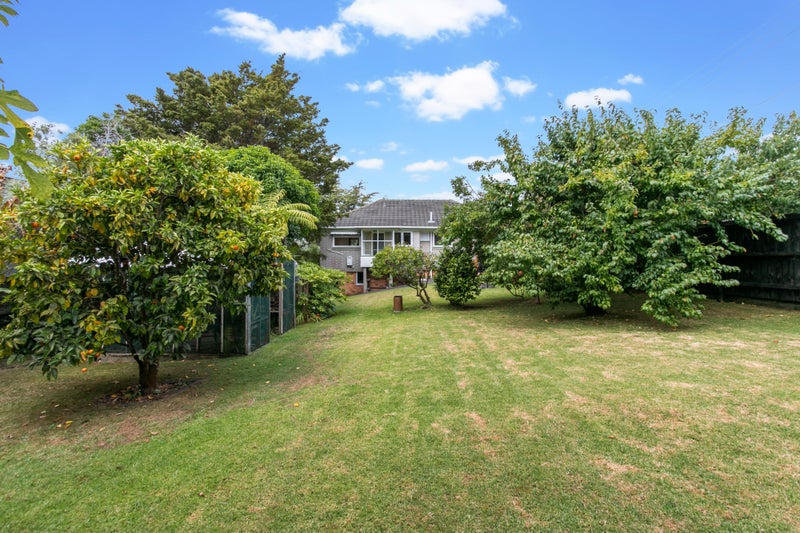 32 Woodward Avenue, Mangere Bridge, Auckland - Carousel 1