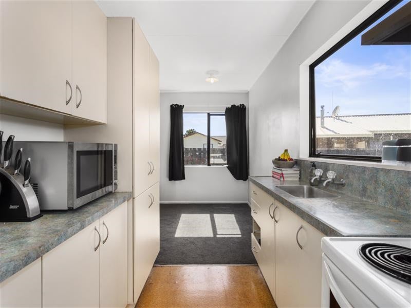 16B Kentucky Crescent, Nawton, Hamilton - Carousel 2