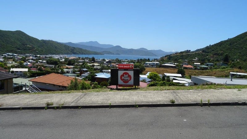 7 Moana Heights, Waikawa, Picton - Carousel 1