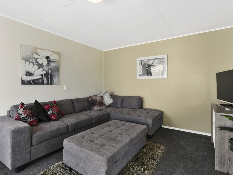 1/62 Ararino Street, Trentham, Upper Hutt - Carousel 2