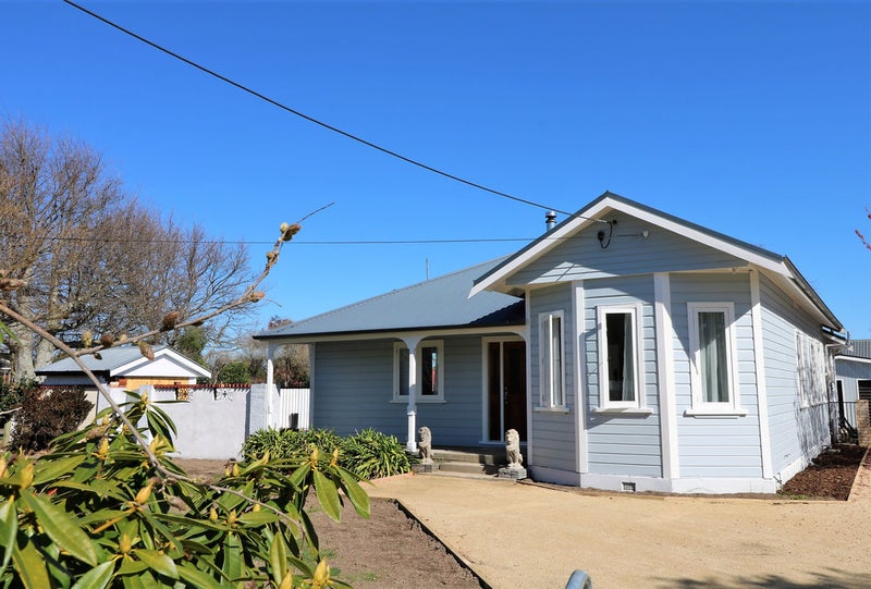 9 Clifton Avenue, Carterton - Carousel 1