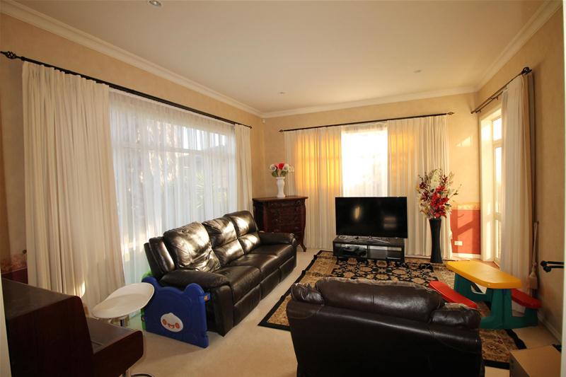 16 Dairyland Drive, East Tamaki Heights, Auckland - Carousel 2