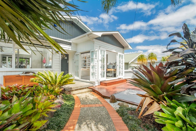 26 Highland Road, Mount Albert, Auckland - Carousel 1